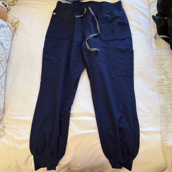 FIGS Scrubs Joggers - Picture 2 of 4